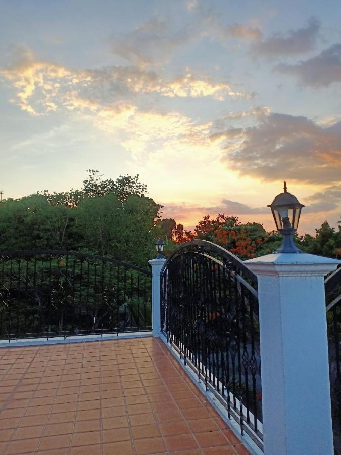 Angono El Castillo Bed And Breakfast מראה חיצוני תמונה